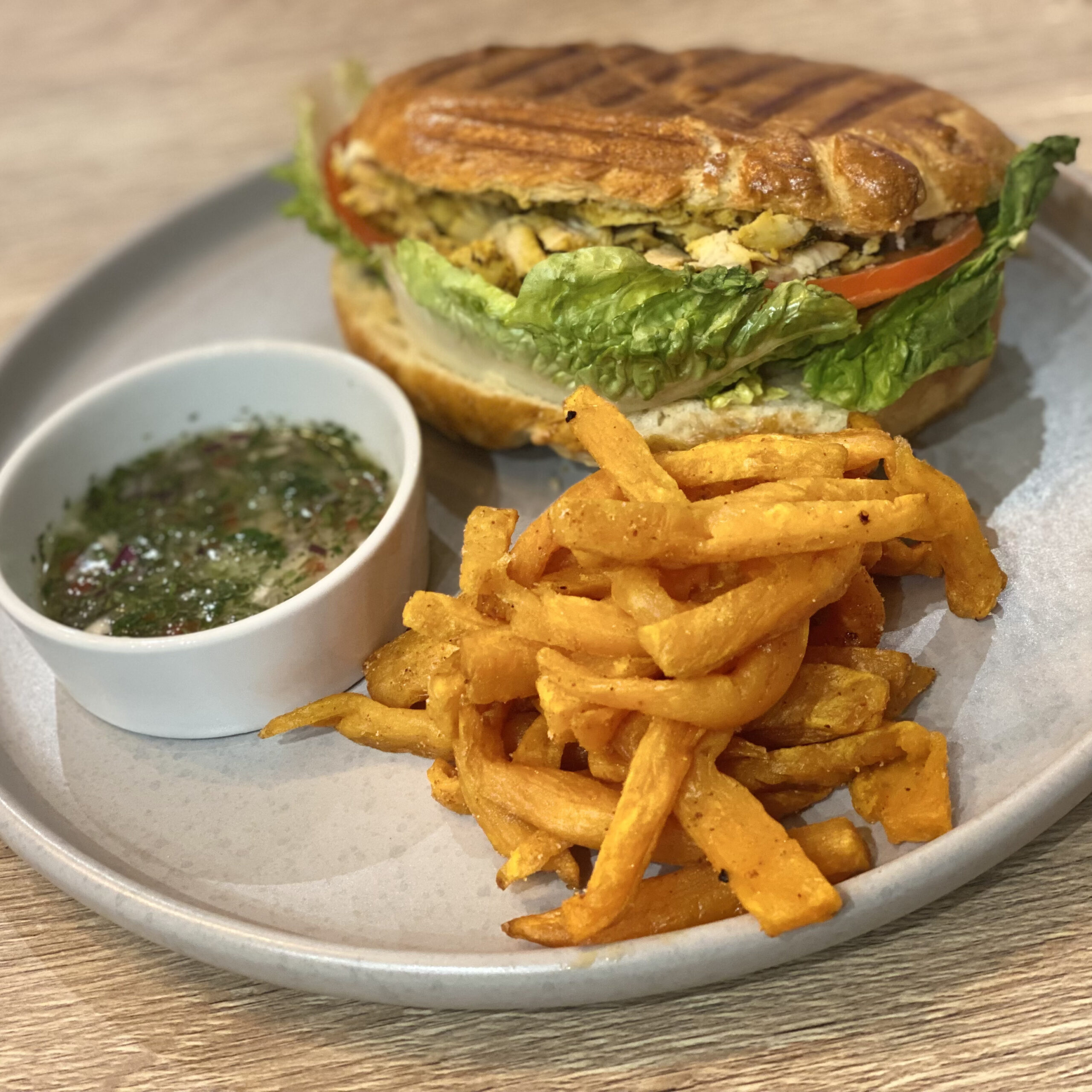 Bokit au poulet effiloché